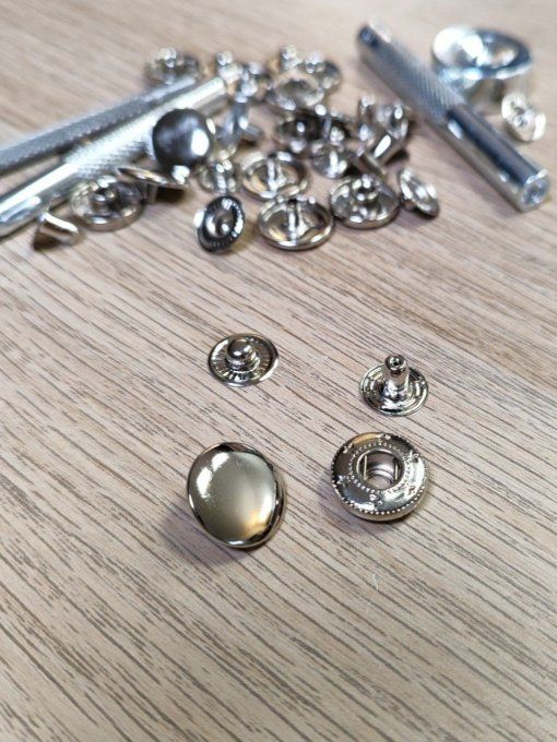  Kit : 8 Pressions Metal Argent + kit de pose - 15mm