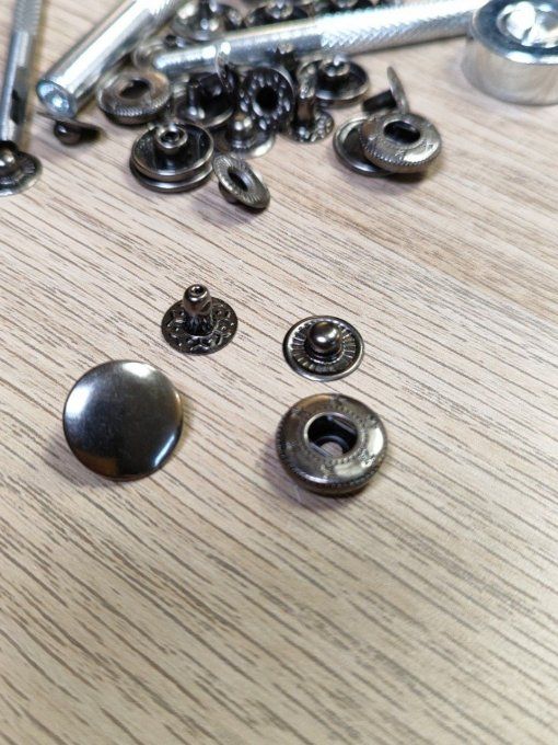  Kit : 8 Pressions Metal Noir + kit de pose - 15mm 