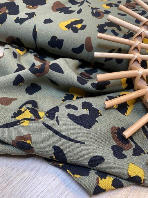 Twill de Viscose Fléo Kaki - par 10 cm 