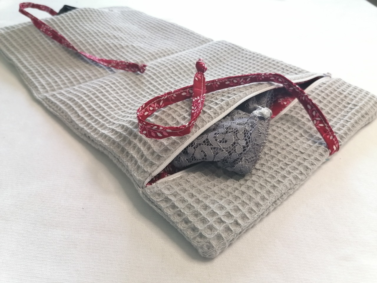 Cours en KIT n° 2 - HIRONDELLE- La pochette de lingerie zippée de voyage- -  Moijecouds